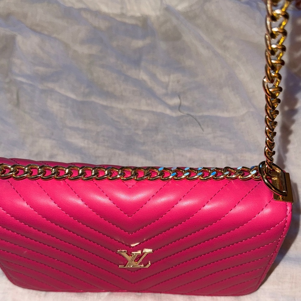Designer inspired Fuchsia Quilted Crossbody Bag - Picture 3 of 12